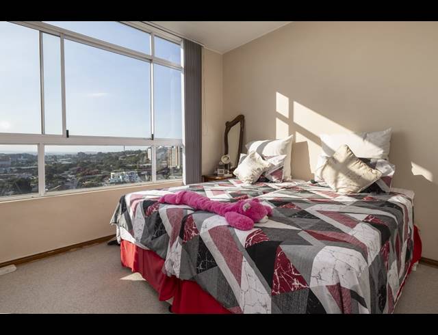 2 BEDROOM FLAT FOR SALE IN WESTRIDGE